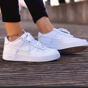 NIKE Air Force 1 white Low top sneakers 6.5 youth fits womens size 8.5